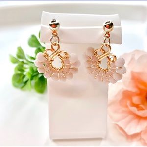 5 pieces of your choice for $20❤️